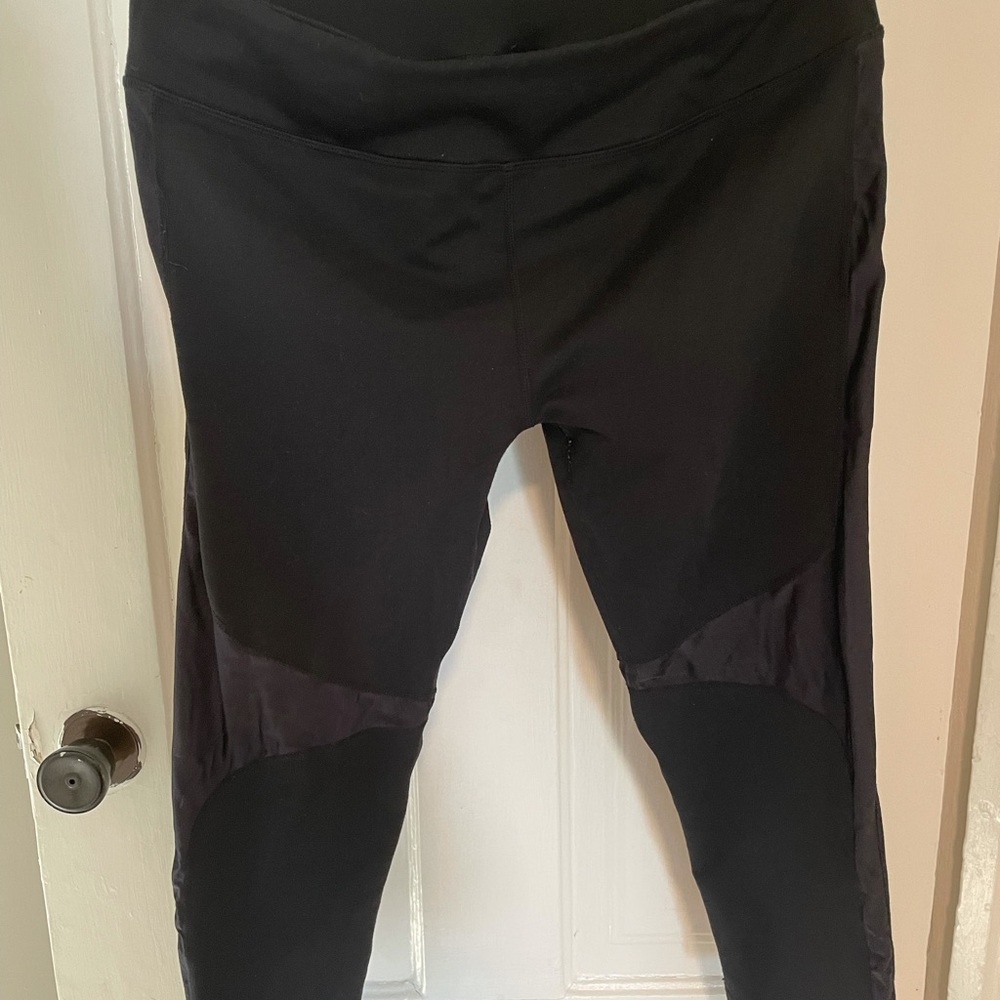 Fabletics Crop Leggings